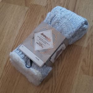 NWT Rose & Shea Butter Fuzzy Socks